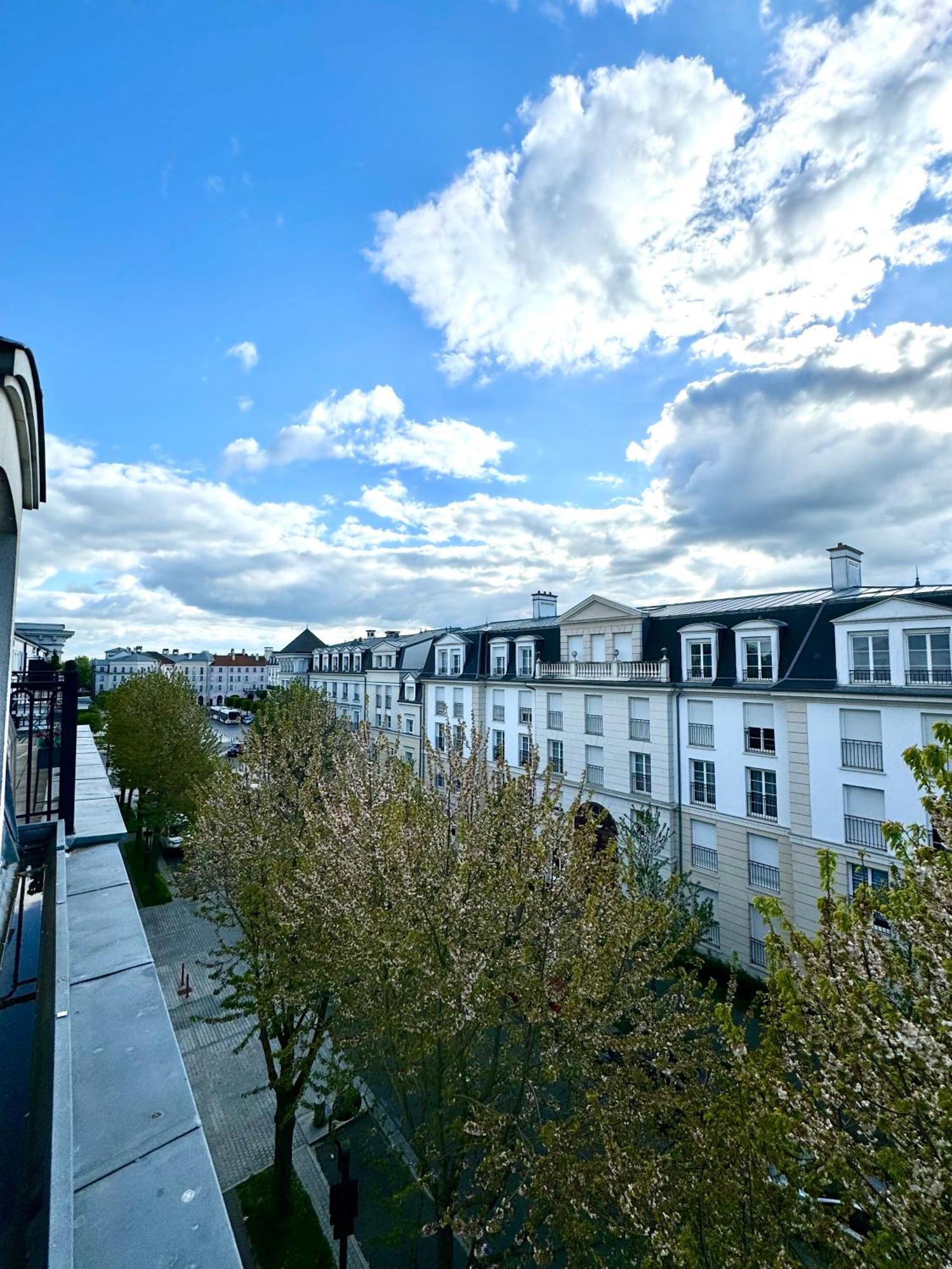 Suite Medicis Near Disneyland セリ エクステリア 写真
